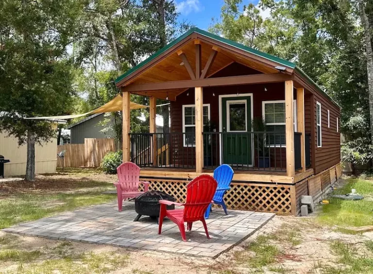 Outer view of Cabin park model home by phoenix